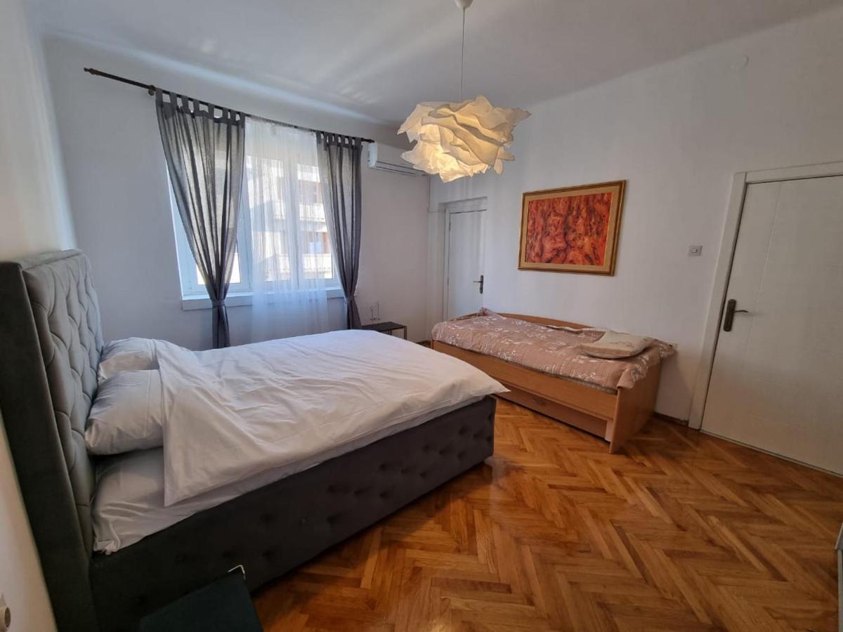 Ferienwohnung Right In The Heart Of Podgorica! Exterior foto
