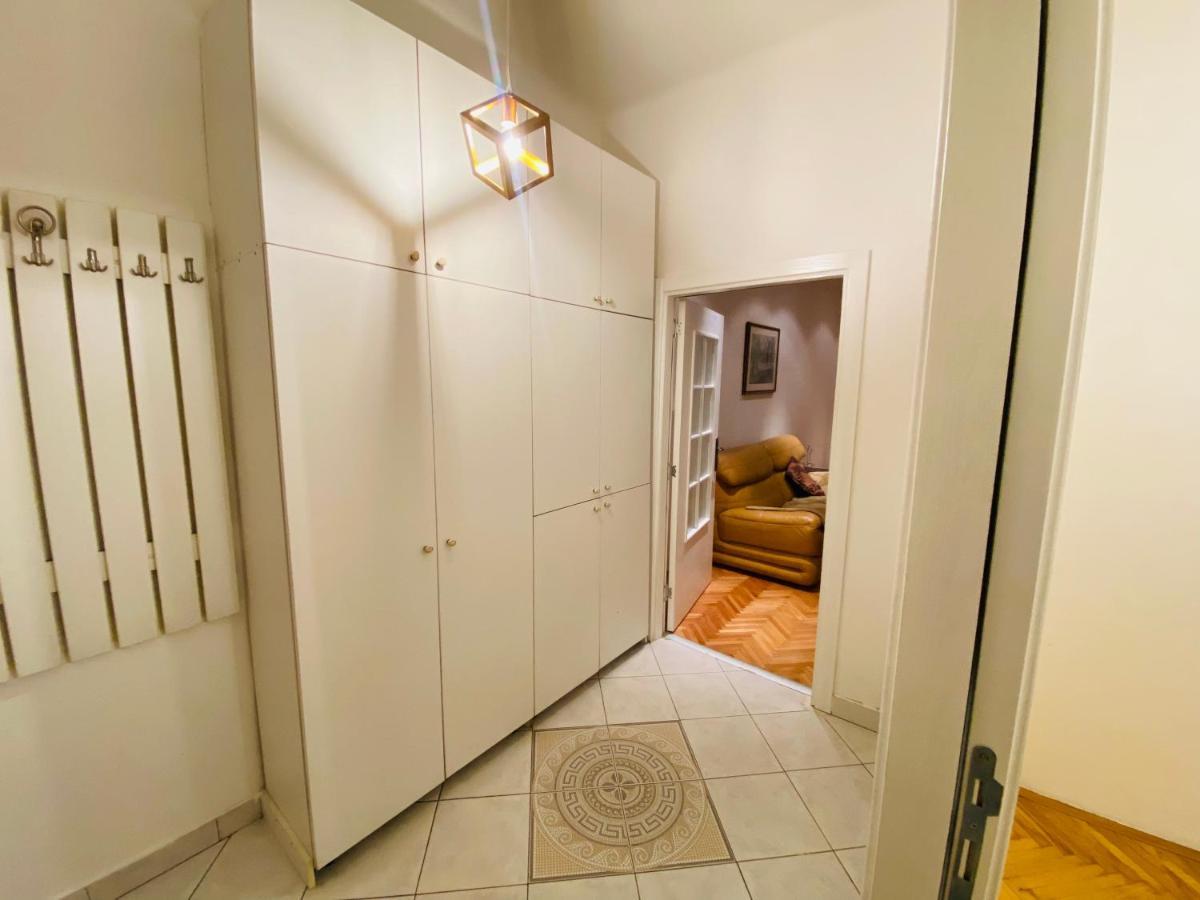 Ferienwohnung Right In The Heart Of Podgorica! Exterior foto